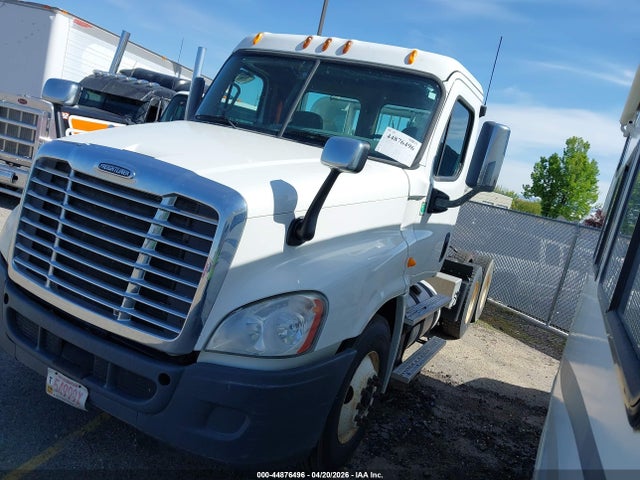 Freightliner Cascadia 125 2014 3AKJGEDV0ESFR1021 Image 2