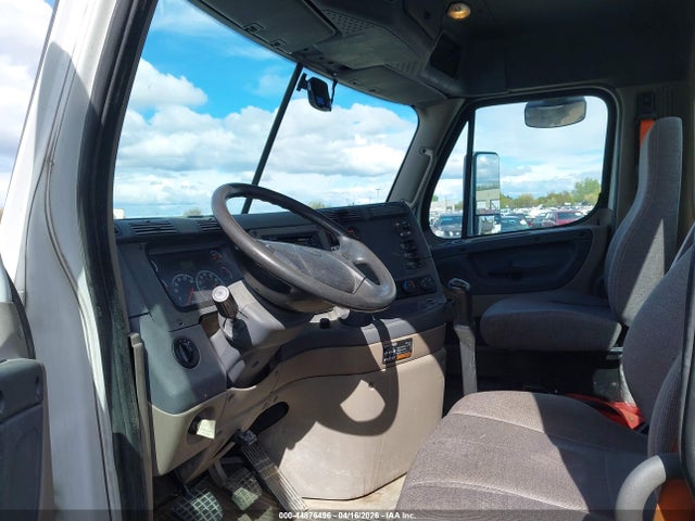 Freightliner Cascadia 125 2014 3AKJGEDV0ESFR1021 Image 8