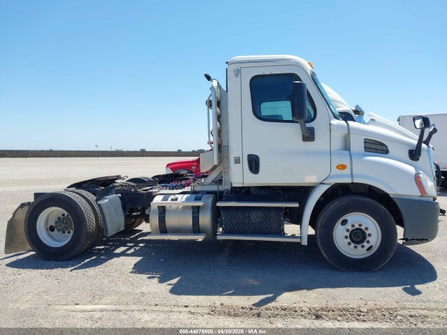 2014 Freightliner Cascadia 113 მანქანა იყიდება აუქციონზე, vin: 3AKBGBDV2ESFW7984, აუქციონის ნომერი: 44876500