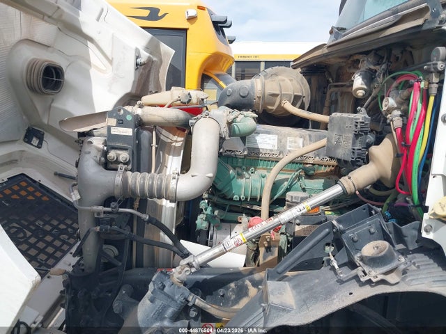 4V4MC9EG6JN996531 Volvo VNM