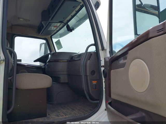 4V4MC9EG6JN996531 Volvo VNM