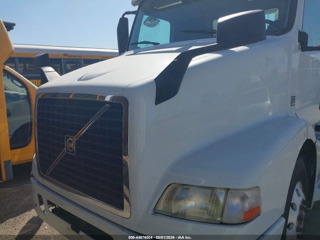 4V4MC9EG6JN996531 Volvo VNM