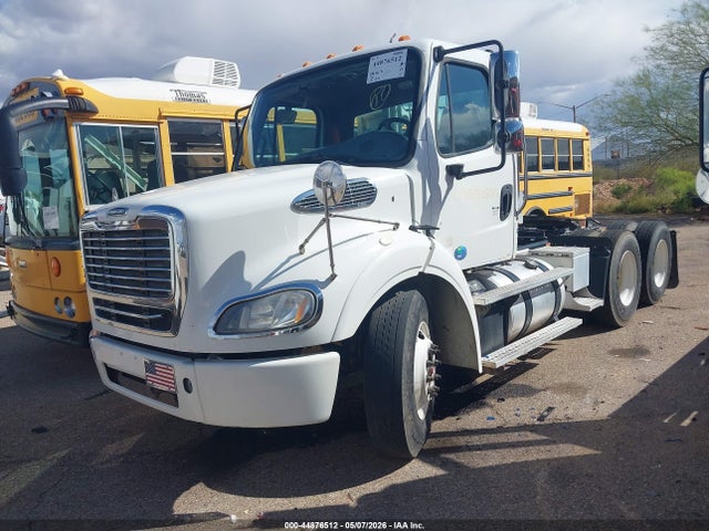 Freightliner M2 112 Medium Duty 2014 1FUJC5DV6EHFZ4063 Image 2