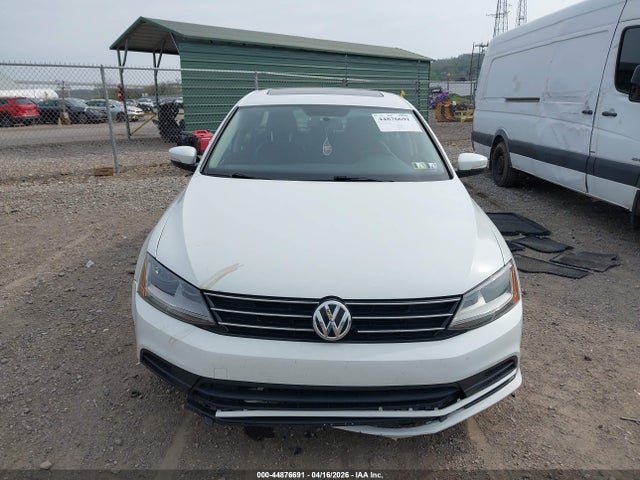 2017 Volkswagen Jetta 1.4t Se მანქანა იყიდება აუქციონზე, vin: 3VWDB7AJ5HM395438, აუქციონის ნომერი: 44876691