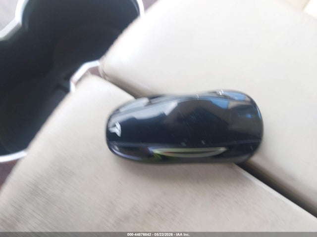 44876842 :رقم المزاد ، 5YJSA1E23HF227170 vin ، 2017 Tesla Model S مزاد بيع