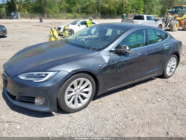 44876842 :رقم المزاد ، 5YJSA1E23HF227170 vin ، 2017 Tesla Model S مزاد بيع