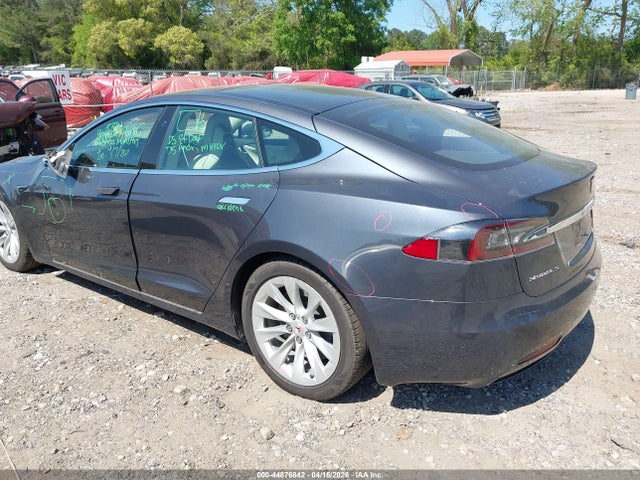 44876842 :رقم المزاد ، 5YJSA1E23HF227170 vin ، 2017 Tesla Model S مزاد بيع
