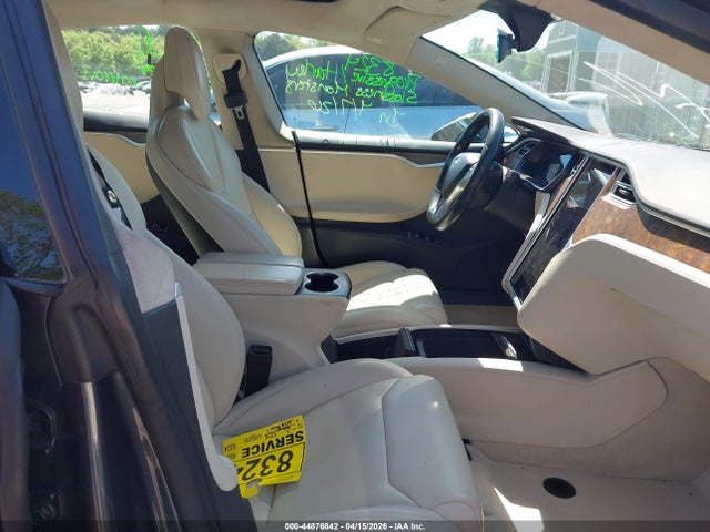44876842 :رقم المزاد ، 5YJSA1E23HF227170 vin ، 2017 Tesla Model S مزاد بيع