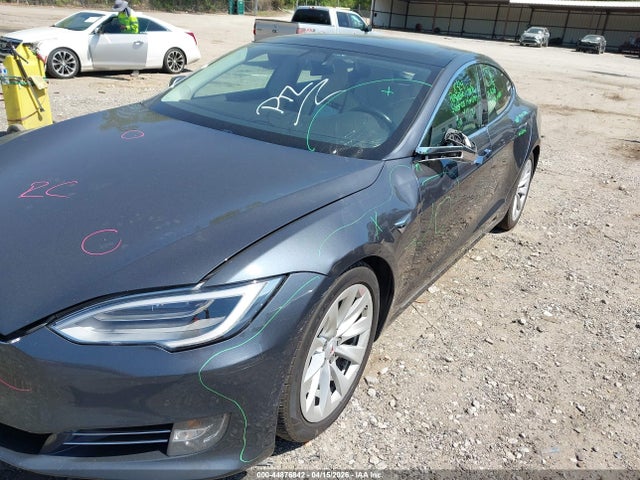 44876842 :رقم المزاد ، 5YJSA1E23HF227170 vin ، 2017 Tesla Model S مزاد بيع