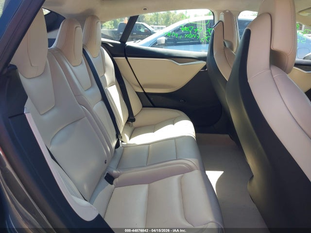 44876842 :رقم المزاد ، 5YJSA1E23HF227170 vin ، 2017 Tesla Model S مزاد بيع