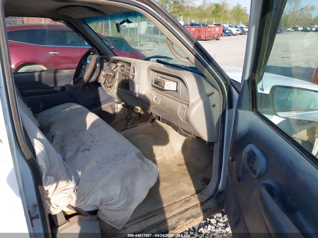 Продажа на аукционе авто 2000 Gmc Sierra 2500 Classic Sl, vin: 1GTGK24R1YR133418, номер лота: 44877087