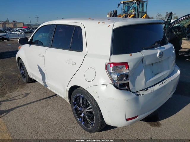 JTKKUPB40E1039882 Scion XD