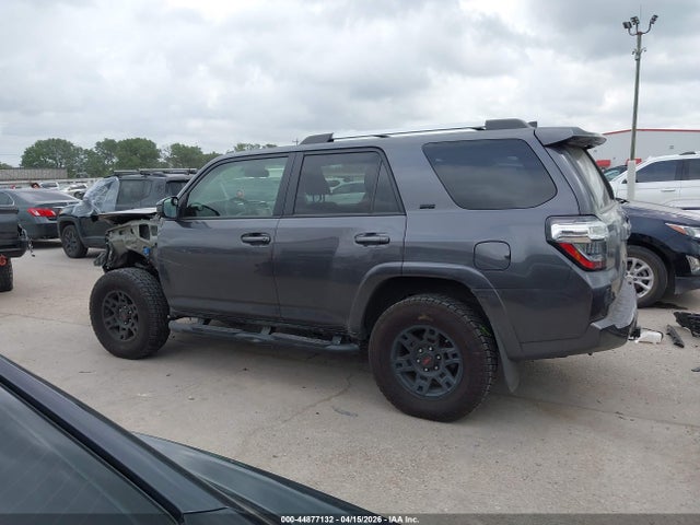 2021 Toyota 4runner Sr5 მანქანა იყიდება აუქციონზე, vin: JTEMU5JR9M5874383, აუქციონის ნომერი: 44877132