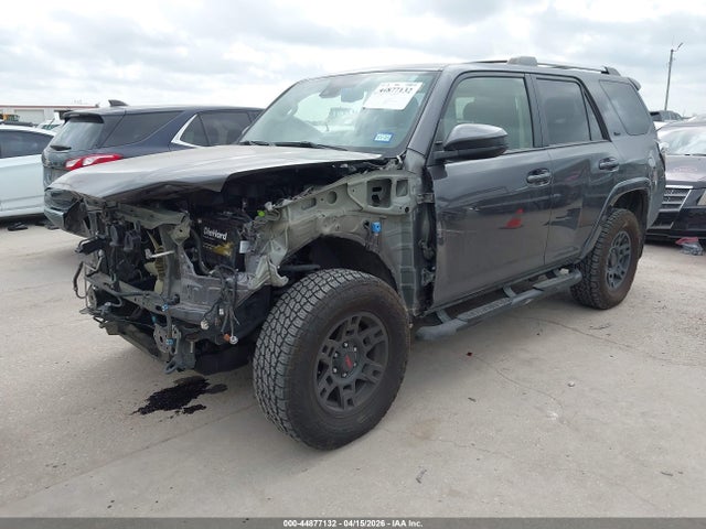 2021 Toyota 4runner Sr5 მანქანა იყიდება აუქციონზე, vin: JTEMU5JR9M5874383, აუქციონის ნომერი: 44877132