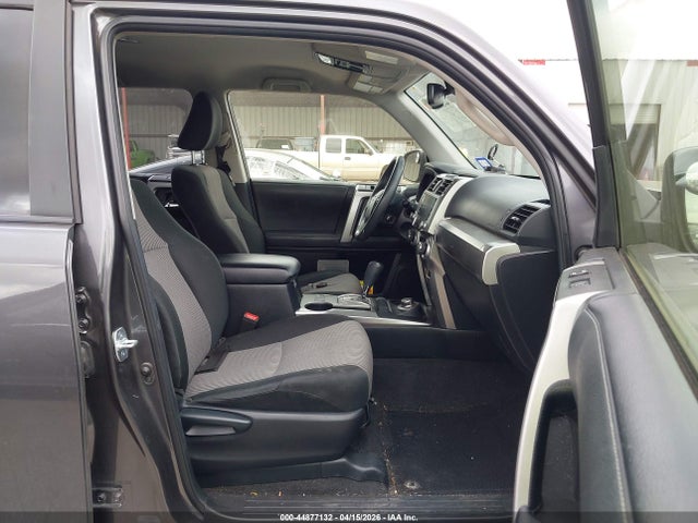 2021 Toyota 4runner Sr5 მანქანა იყიდება აუქციონზე, vin: JTEMU5JR9M5874383, აუქციონის ნომერი: 44877132