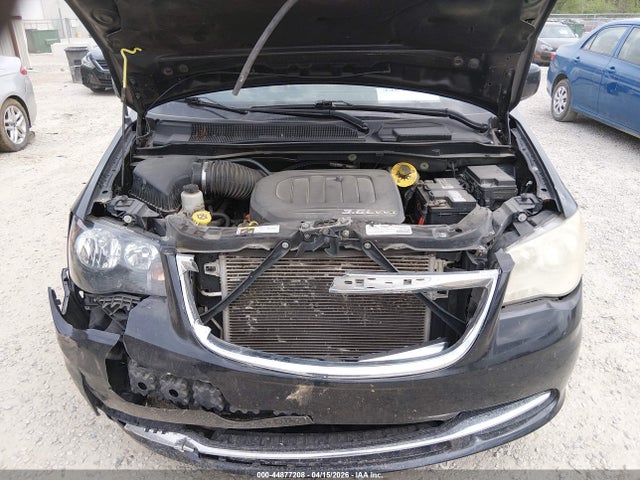 44877208 :رقم المزاد ، 2C4RC1HG3FR673692 vin ، 2015 Chrysler Town & Country S مزاد بيع