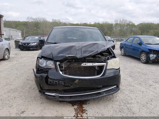 44877208 :رقم المزاد ، 2C4RC1HG3FR673692 vin ، 2015 Chrysler Town & Country S مزاد بيع