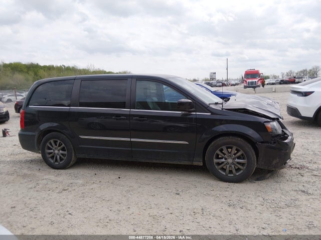 44877208 :رقم المزاد ، 2C4RC1HG3FR673692 vin ، 2015 Chrysler Town & Country S مزاد بيع