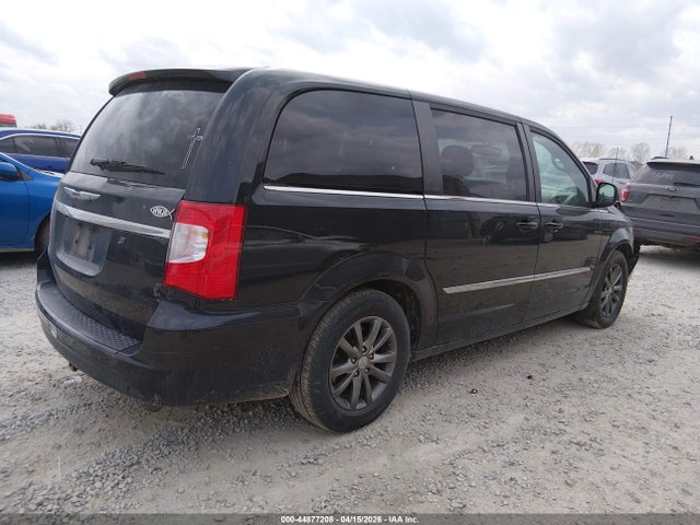 44877208 :رقم المزاد ، 2C4RC1HG3FR673692 vin ، 2015 Chrysler Town & Country S مزاد بيع