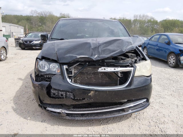 44877208 :رقم المزاد ، 2C4RC1HG3FR673692 vin ، 2015 Chrysler Town & Country S مزاد بيع