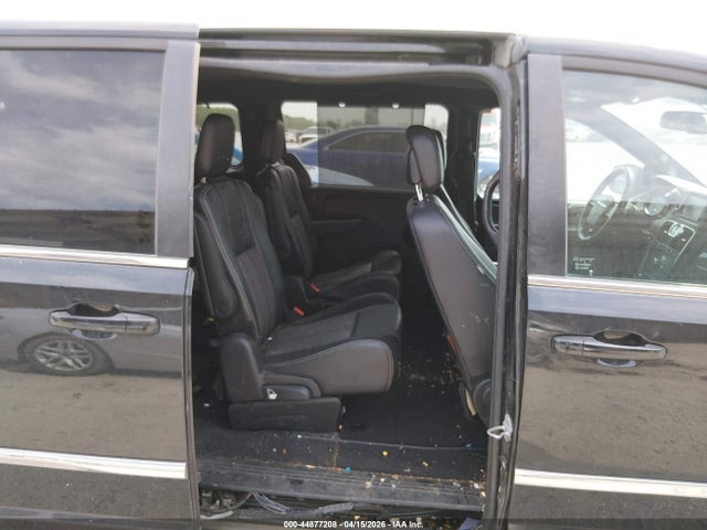 44877208 :رقم المزاد ، 2C4RC1HG3FR673692 vin ، 2015 Chrysler Town & Country S مزاد بيع