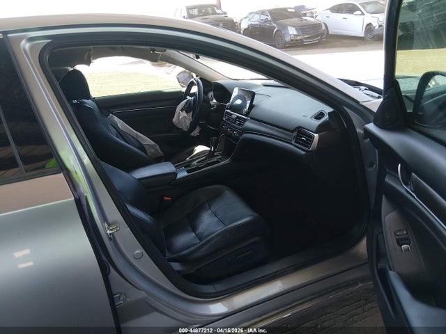 44877212 :رقم المزاد ، 1HGCV1F68JA045636 vin ، 2018 Honda Accord Ex-l مزاد بيع