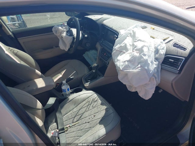 KMHD84LF9HU382790 Hyundai ELANTRA SE