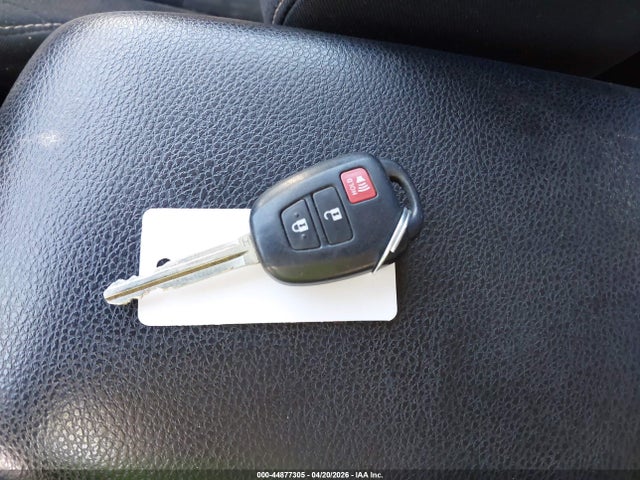 Продаж на аукціоні авто 2015 Toyota Rav4 Xle, vin: 2T3RFREV5FW333877, номер лоту: 44877305