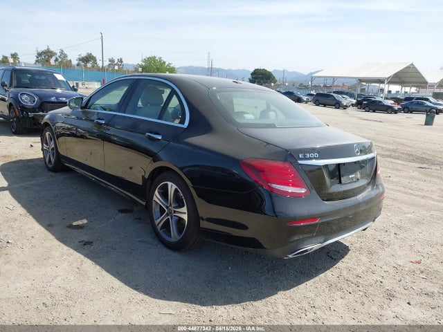 44877342 :رقم المزاد ، WDDZF4JB3KA526669 vin ، 2019 Mercedes-benz E 300 مزاد بيع