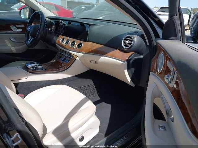44877342 :رقم المزاد ، WDDZF4JB3KA526669 vin ، 2019 Mercedes-benz E 300 مزاد بيع
