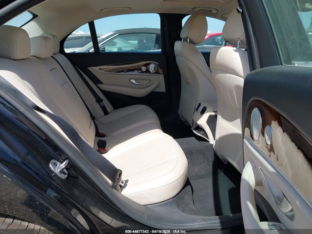 44877342 :رقم المزاد ، WDDZF4JB3KA526669 vin ، 2019 Mercedes-benz E 300 مزاد بيع