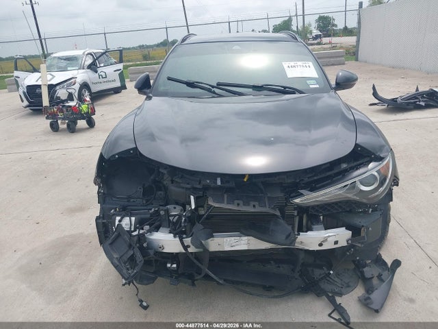2022 Alfa Romeo Stelvio Veloce Ti Awd მანქანა იყიდება აუქციონზე, vin: ZASPAKBN6N7D38637, აუქციონის ნომერი: 44877514