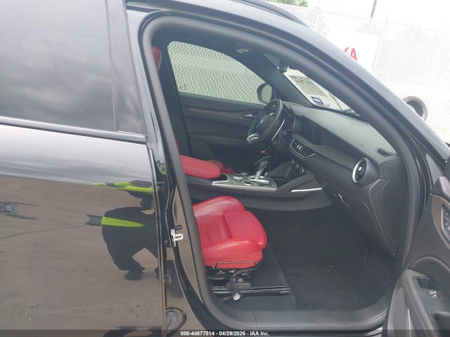 2022 Alfa Romeo Stelvio Veloce Ti Awd მანქანა იყიდება აუქციონზე, vin: ZASPAKBN6N7D38637, აუქციონის ნომერი: 44877514