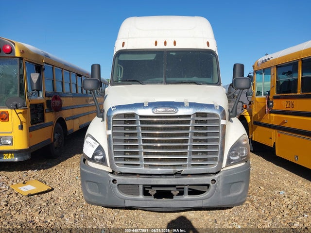 44877851 :رقم المزاد ، 1FUJGLD5XFLGE3820 vin ، 2015 Freightliner Cascadia 125 مزاد بيع