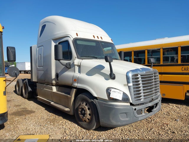 44877851 :رقم المزاد ، 1FUJGLD5XFLGE3820 vin ، 2015 Freightliner Cascadia 125 مزاد بيع