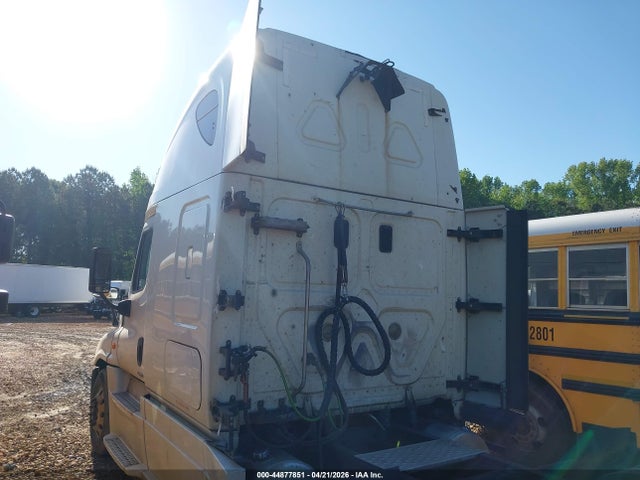 44877851 :رقم المزاد ، 1FUJGLD5XFLGE3820 vin ، 2015 Freightliner Cascadia 125 مزاد بيع