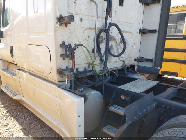 44877851 :رقم المزاد ، 1FUJGLD5XFLGE3820 vin ، 2015 Freightliner Cascadia 125 مزاد بيع