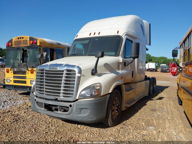 44877851 :رقم المزاد ، 1FUJGLD5XFLGE3820 vin ، 2015 Freightliner Cascadia 125 مزاد بيع