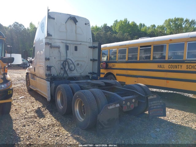 44877851 :رقم المزاد ، 1FUJGLD5XFLGE3820 vin ، 2015 Freightliner Cascadia 125 مزاد بيع