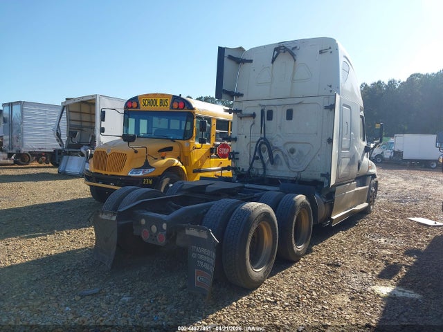 44877851 :رقم المزاد ، 1FUJGLD5XFLGE3820 vin ، 2015 Freightliner Cascadia 125 مزاد بيع