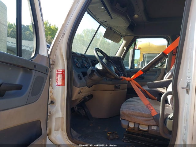 44877851 :رقم المزاد ، 1FUJGLD5XFLGE3820 vin ، 2015 Freightliner Cascadia 125 مزاد بيع