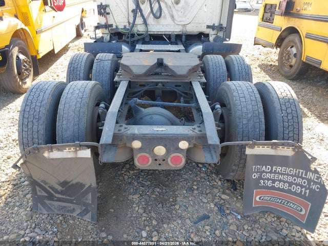 44877851 :رقم المزاد ، 1FUJGLD5XFLGE3820 vin ، 2015 Freightliner Cascadia 125 مزاد بيع