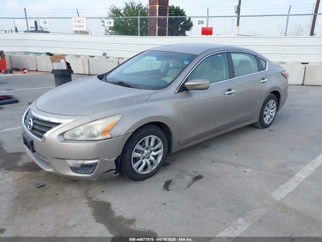 Nissan Altima 2.5 S 2015 1N4AL3AP2FN395809 Image 2