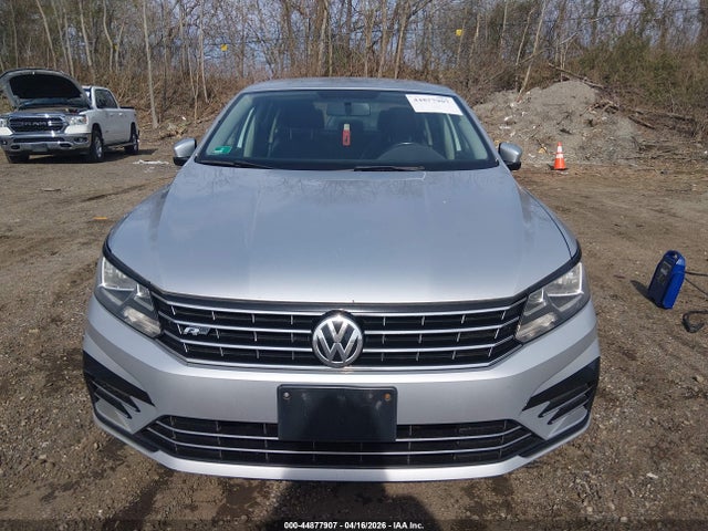 2017 Volkswagen Passat 1.8t R-line მანქანა იყიდება აუქციონზე, vin: 1VWDT7A35HC041791, აუქციონის ნომერი: 44877907
