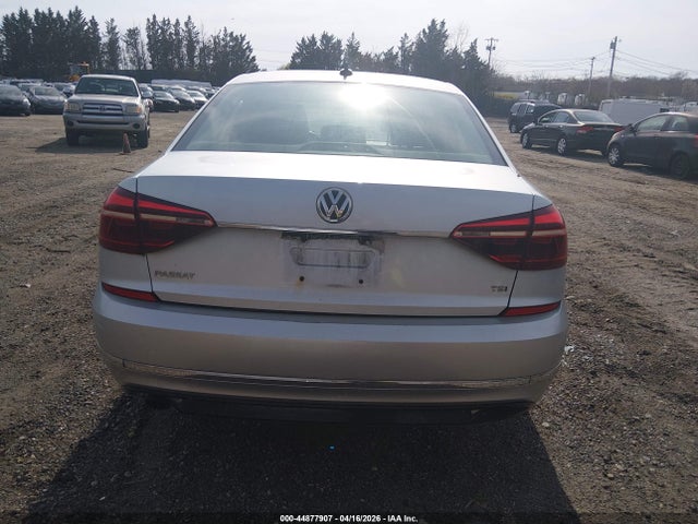 2017 Volkswagen Passat 1.8t R-line მანქანა იყიდება აუქციონზე, vin: 1VWDT7A35HC041791, აუქციონის ნომერი: 44877907