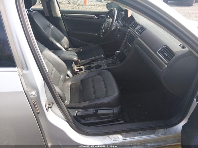 2017 VOLKSWAGEN PASSAT 1VWDT7A35HC041791 Photo 4