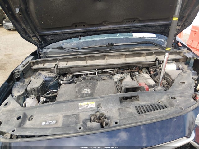 Продажа на аукционе авто 2022 Toyota Highlander Xle, vin: 5TDHZRBH0NS568639, номер лота: 44877933