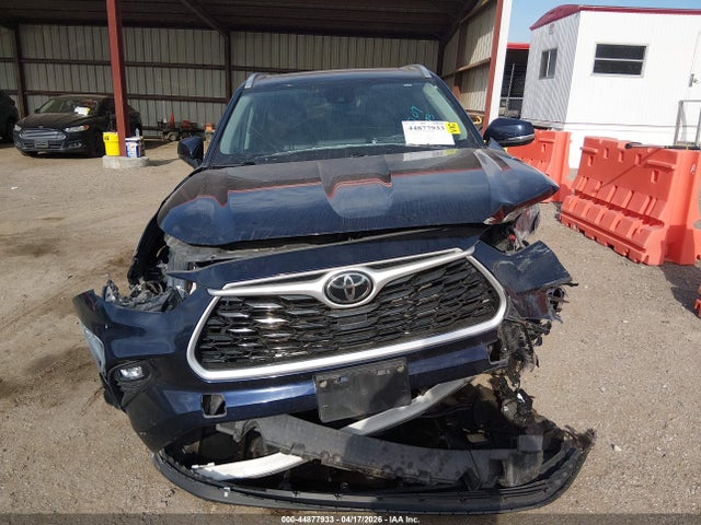 Продажа на аукционе авто 2022 Toyota Highlander Xle, vin: 5TDHZRBH0NS568639, номер лота: 44877933