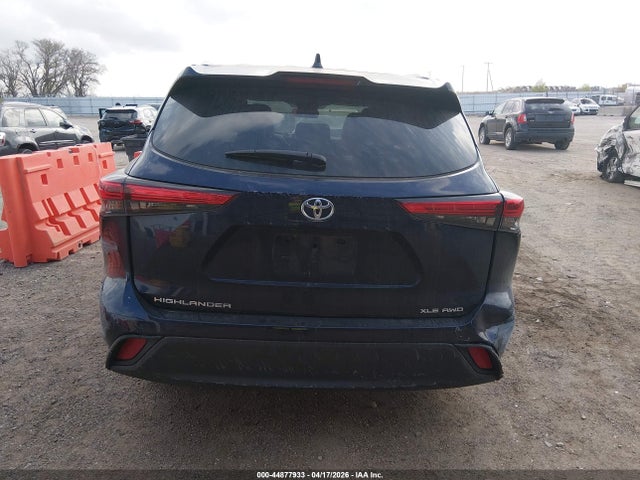Продажа на аукционе авто 2022 Toyota Highlander Xle, vin: 5TDHZRBH0NS568639, номер лота: 44877933