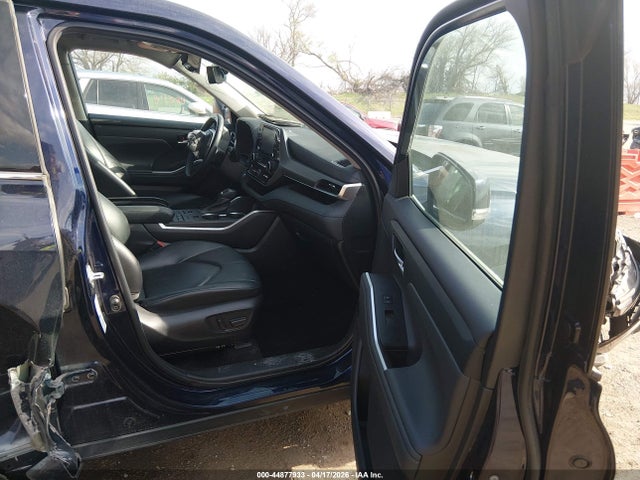 Продажа на аукционе авто 2022 Toyota Highlander Xle, vin: 5TDHZRBH0NS568639, номер лота: 44877933